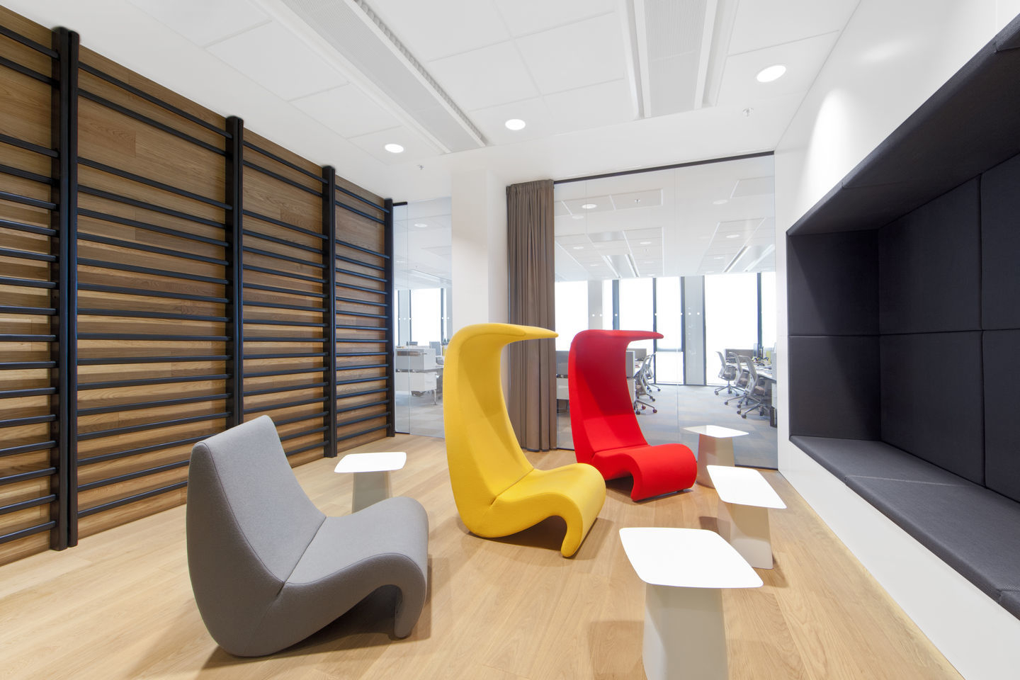 Metal Side Table Beistelltisch Medium Vitra