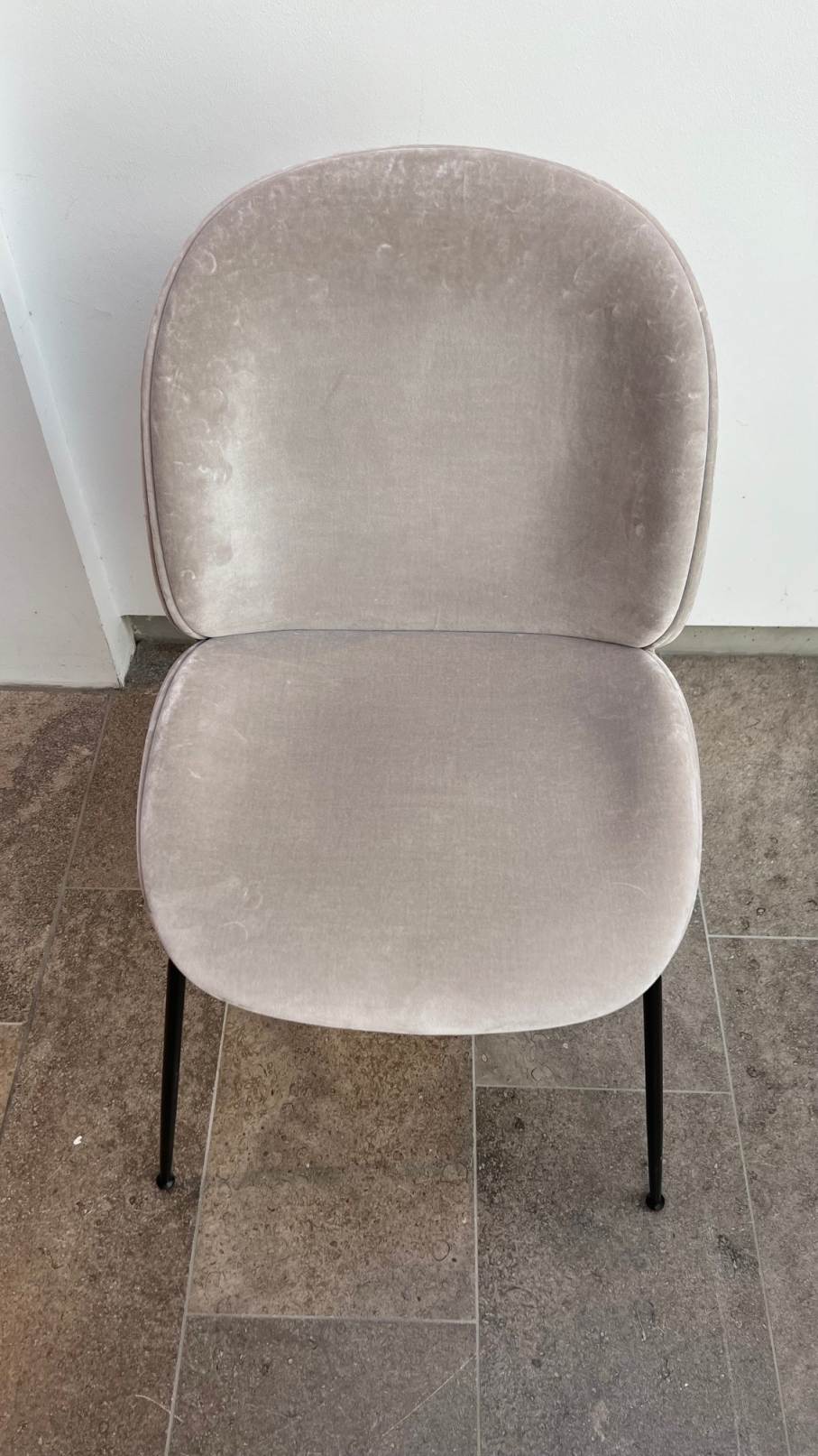 Beetle Chair Stuhl gepolstert HARALD 233 Gubi AUSSTELLUNGSSTÜCK