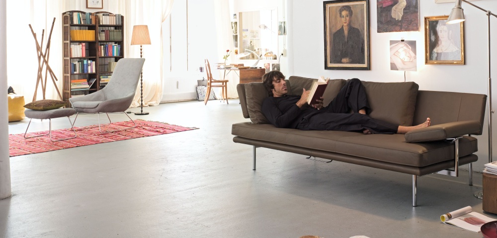 LIVING PLATFORM Sofa mit zwei Funktionsarmlehnen Walter Knoll
