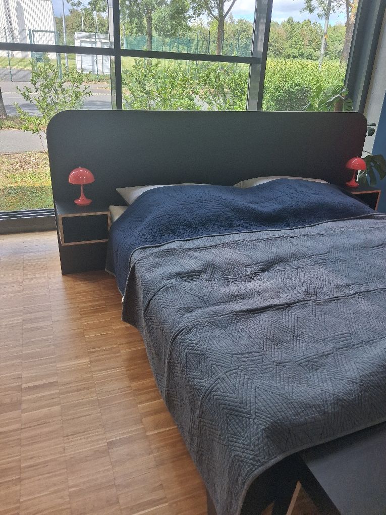 VALENTINA Bett 180X200 cm SCHWARZ Das ganze Leben AUSSTELLUNGSSTÜCK