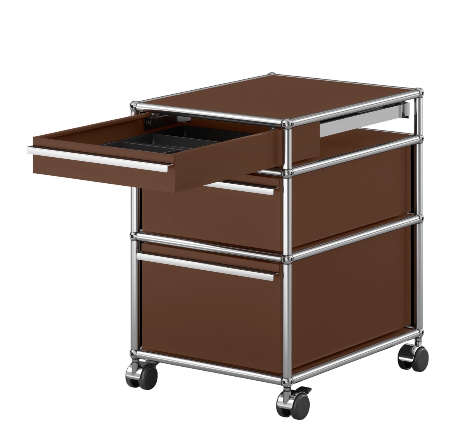 USM Haller Rollcontainer in Braun mit drei Schubladen, eine Schublade ist geöffnet und zeigt Fächer.