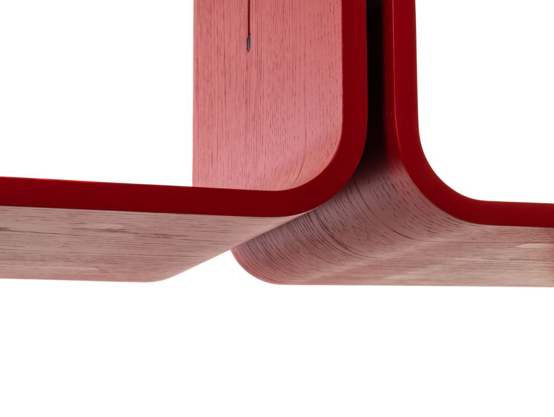 Detailaufnahme: Rotes Elysée Regal von Magis, modernes Designmöbel für Wohnzimmer und Büro.