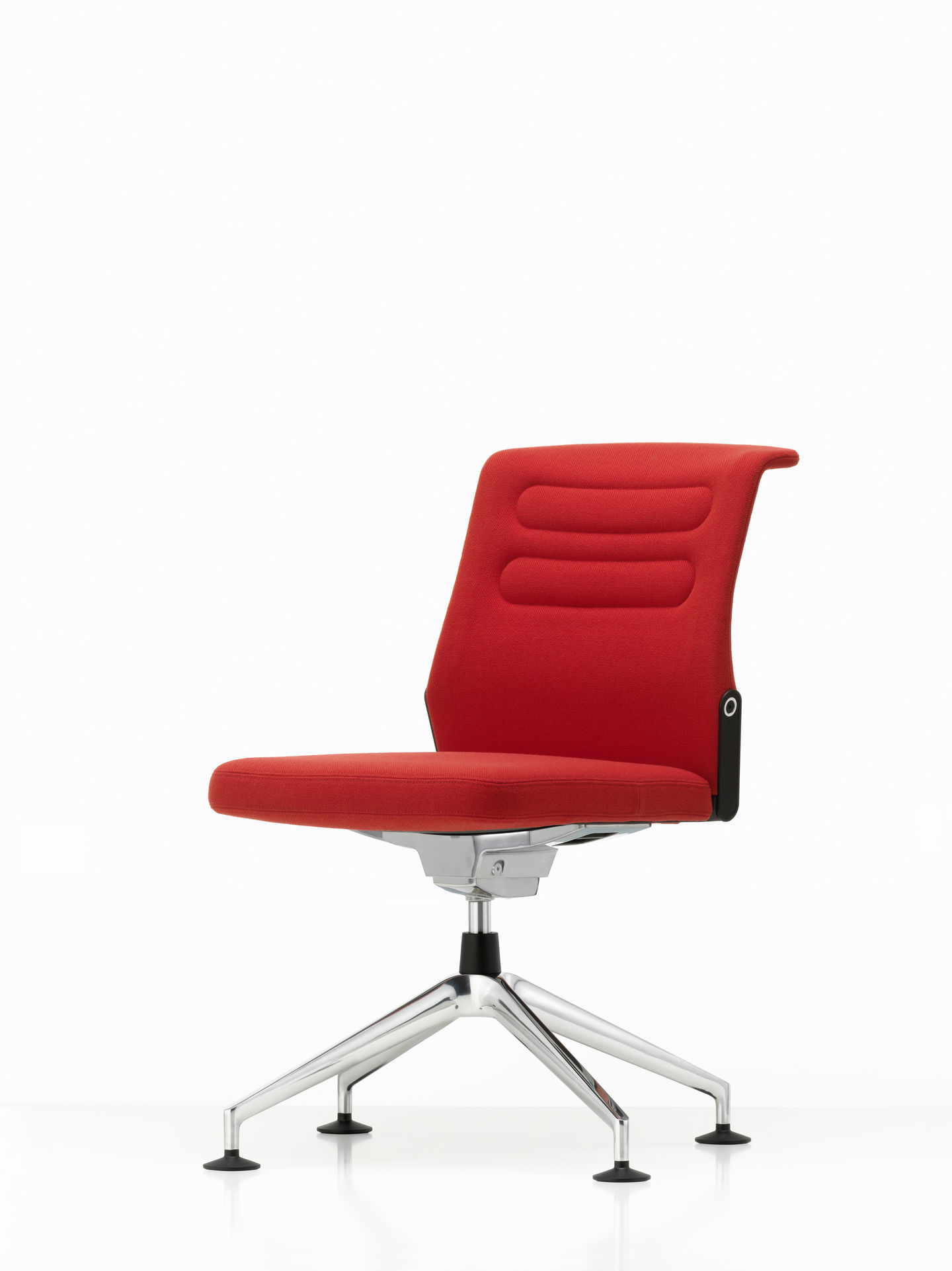 Roter AC5 Meet Bürodrehstuhl von Vitra mit Chromfußkreuz und Stoffbezug.