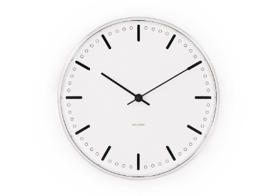 Rosendahl City Hall Tischuhr: Runde, minimalistische Uhr mit weißem Zifferblatt und silbernem Rahmen. Zeitloses Design.