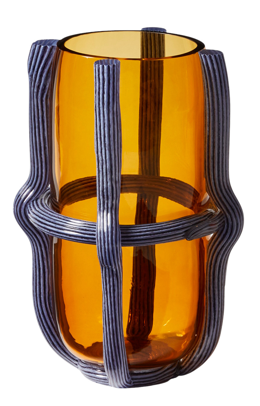 Sestiere Vase von Cassina, 37 cm hoch. Gelbes Glas mit dekorativem, blauem Rattan-Geflecht. Design-Vase für Blumen.
