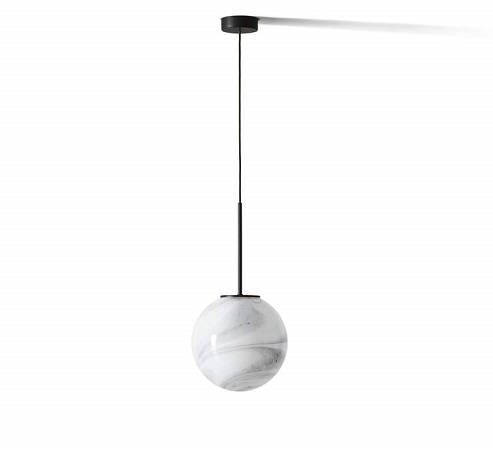 Bollicosa Pendelleuchte: Kleine Hängelampe mit weißem Marmorglas und schwarzem Baldachin.