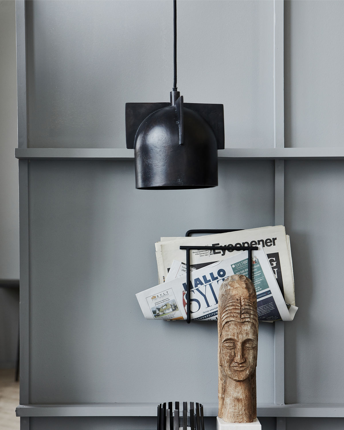 Akola Pendelleuchte schwarz von House Doctor: Hängelampe im Industrie-Stil für moderne Wohnräume.