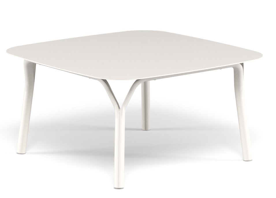 Weißer Angel Outdoor Tisch von Emu mit quadratischer Tischplatte und filigranem Gestell.