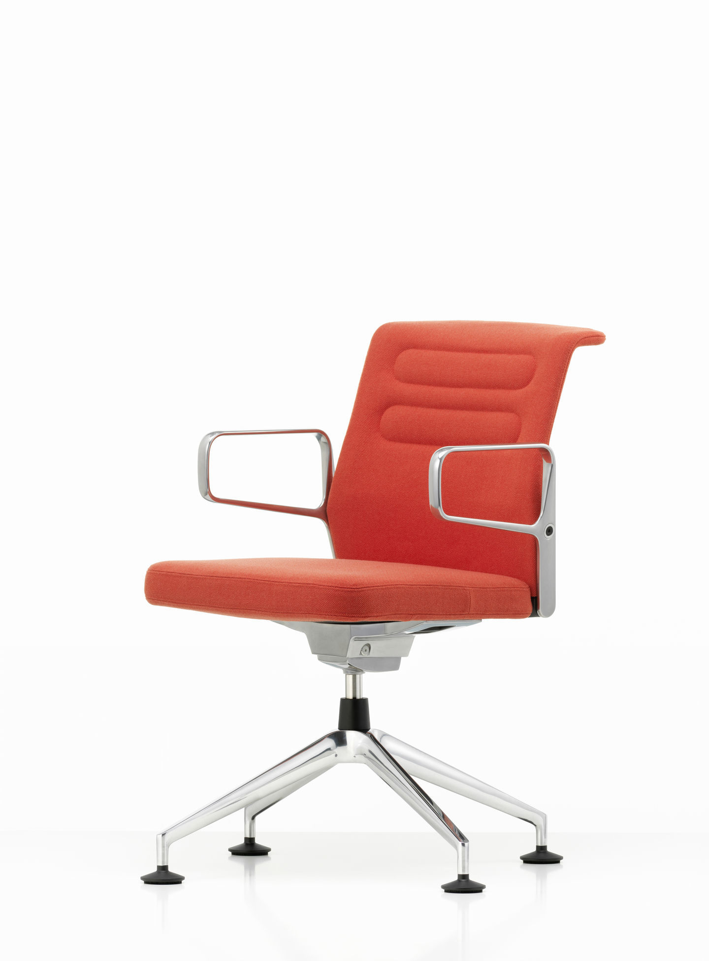 Oranger AC5 Meet Bürodrehstuhl von Vitra mit Armlehnen und Chromfußkreuz, ideal für Konferenzräume.