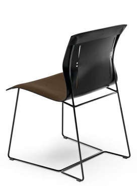 Cuoio Stuhl: Moderner Designstuhl mit braunem Sitz und schwarzem Metallgestell von Walter Knoll.