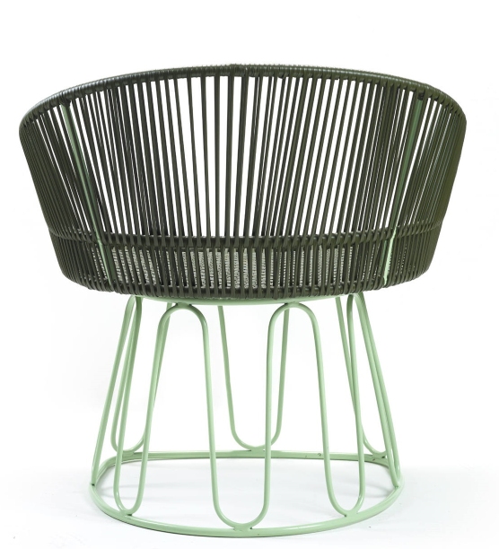 Ames Circo Lounge Chair, olivgrüner Sessel mit pastellgrünem Gestell für den Garten.