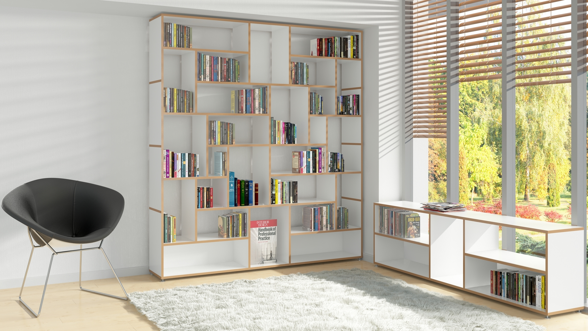 Hanibal Regal niedrig von Tojo, ein weißes Bücherregal mit Holzrahmen, gefüllt mit Büchern.