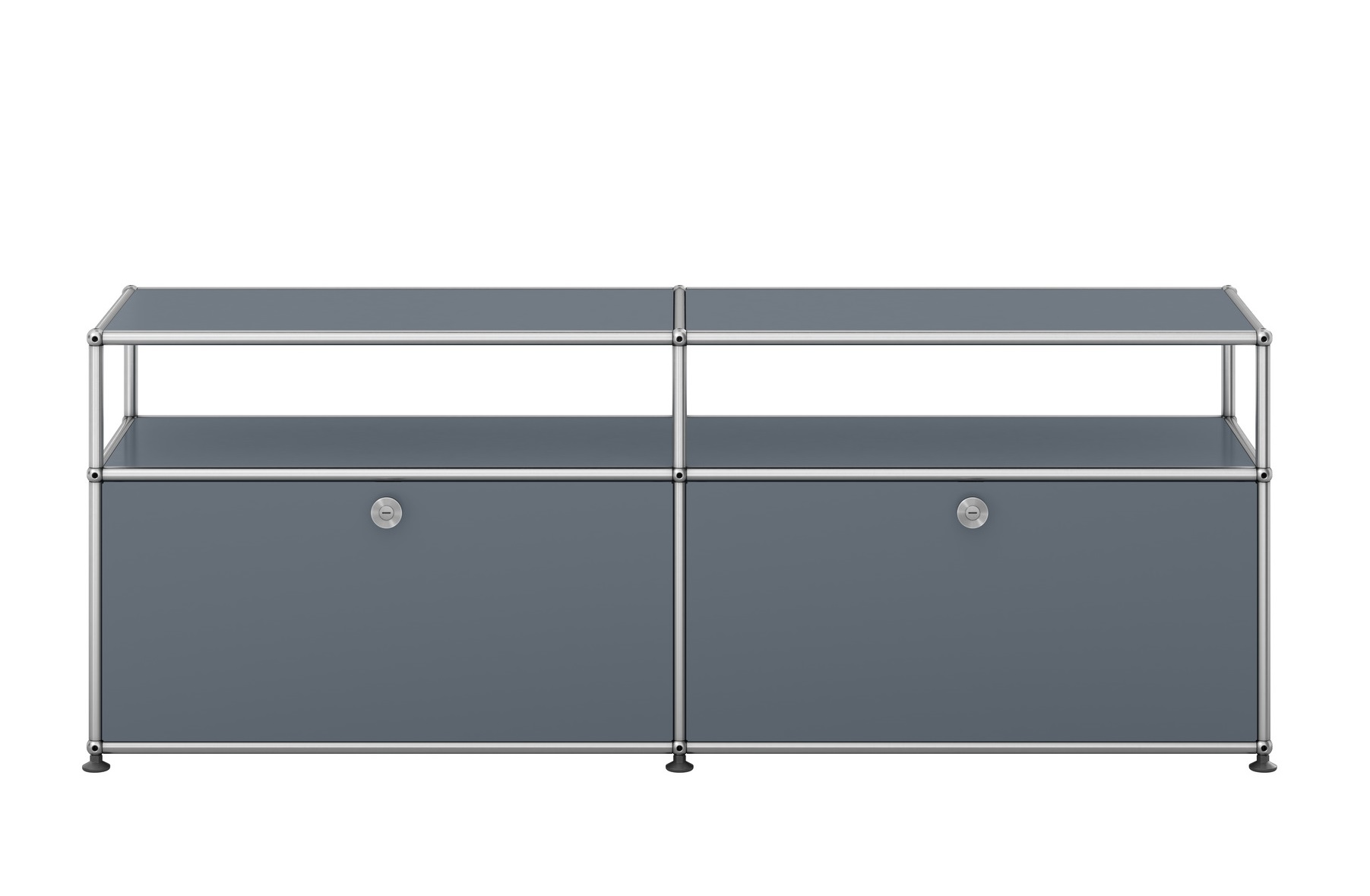 USM Haller Sideboard in Mittelgrau mit zwei abschließbaren Fächern und offenen Regalen.