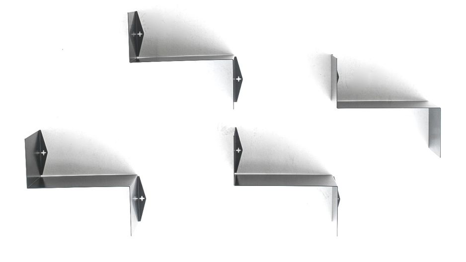 Moroso Z-Shelf 4er Set links, moderne Wandregale aus Metall, minimalistisches Design für stilvolle Wanddekoration.