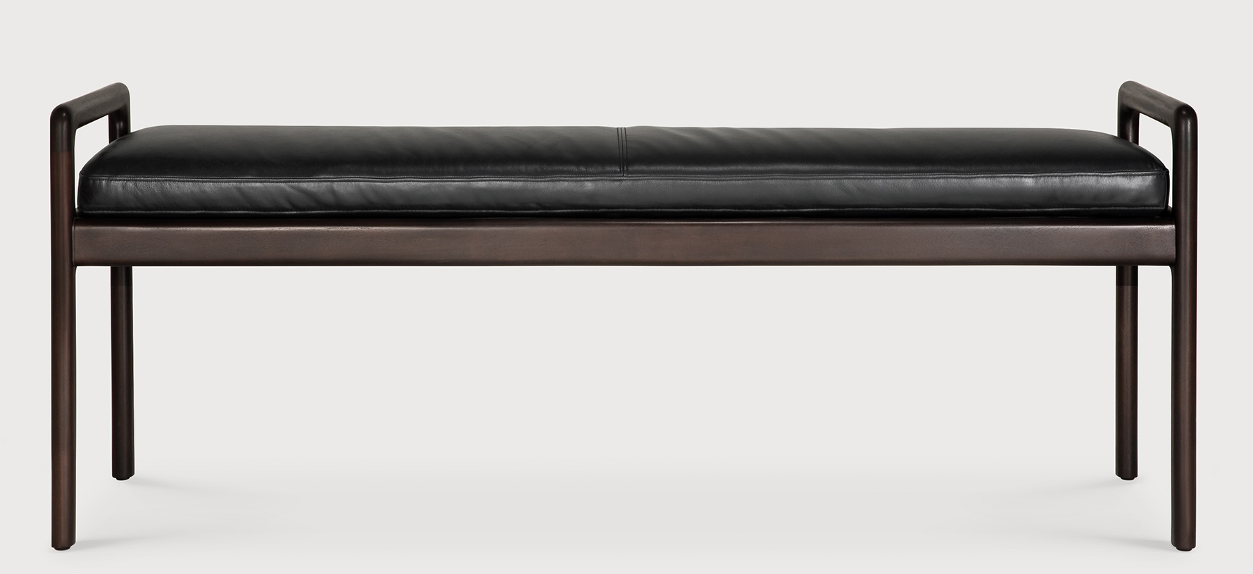 Jack Bank von Ethnicraft mit schwarzem Leder Sitzpolster, moderne Sitzbank für Wohnzimmer.