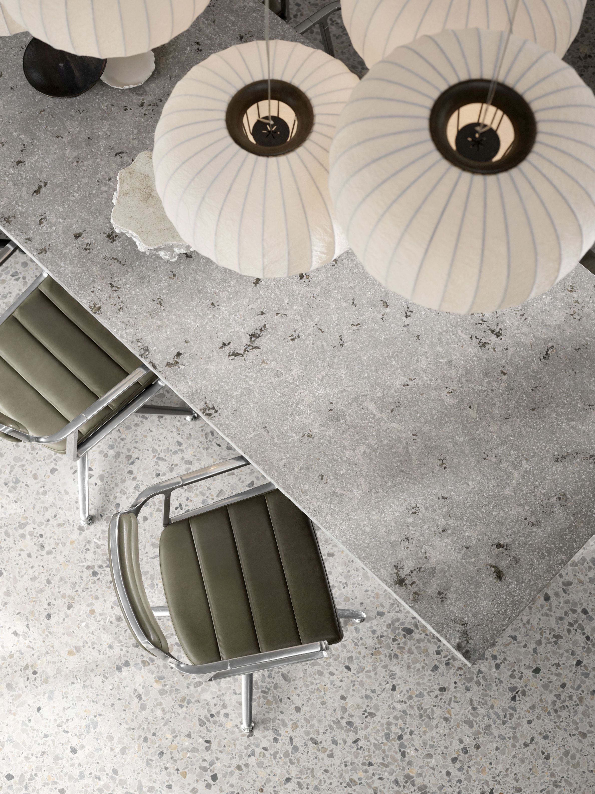 VIPP452 Swivel Stuhl mit Gleitern grünes Leder Vipp