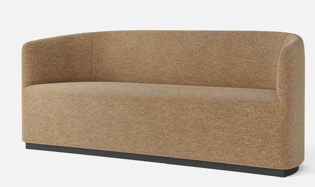 Beiges Tearoom Sofa von Audo mit Bouclé-Bezug und schwarzem Sockel, modernes Design für Wohnzimmer.