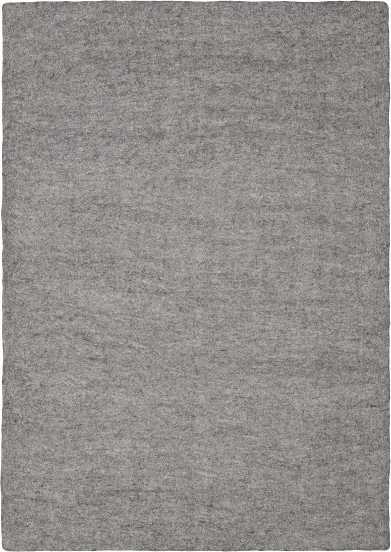Rechteckiger, grauer Filzteppich (180x260 cm) von myfelt. Detailaufnahme der Textur des Teppichs.