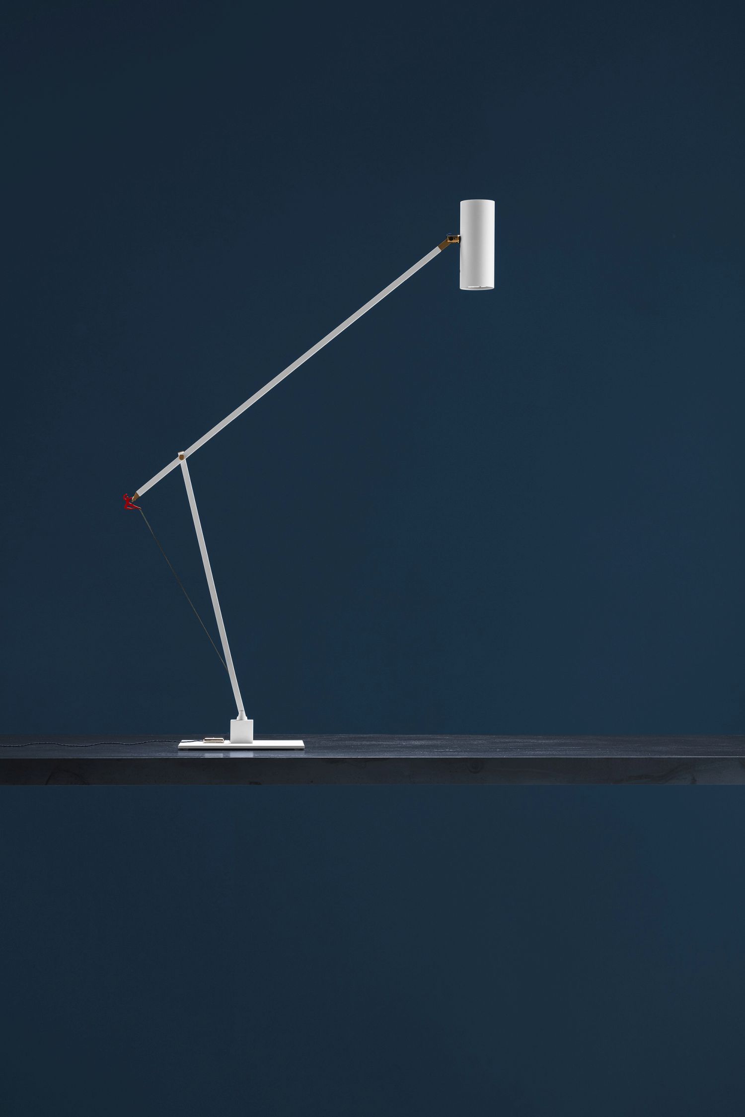 Weiße Ettorino T Tischleuchte von Catellani & Smith, modernes Design, Schreibtischlampe.