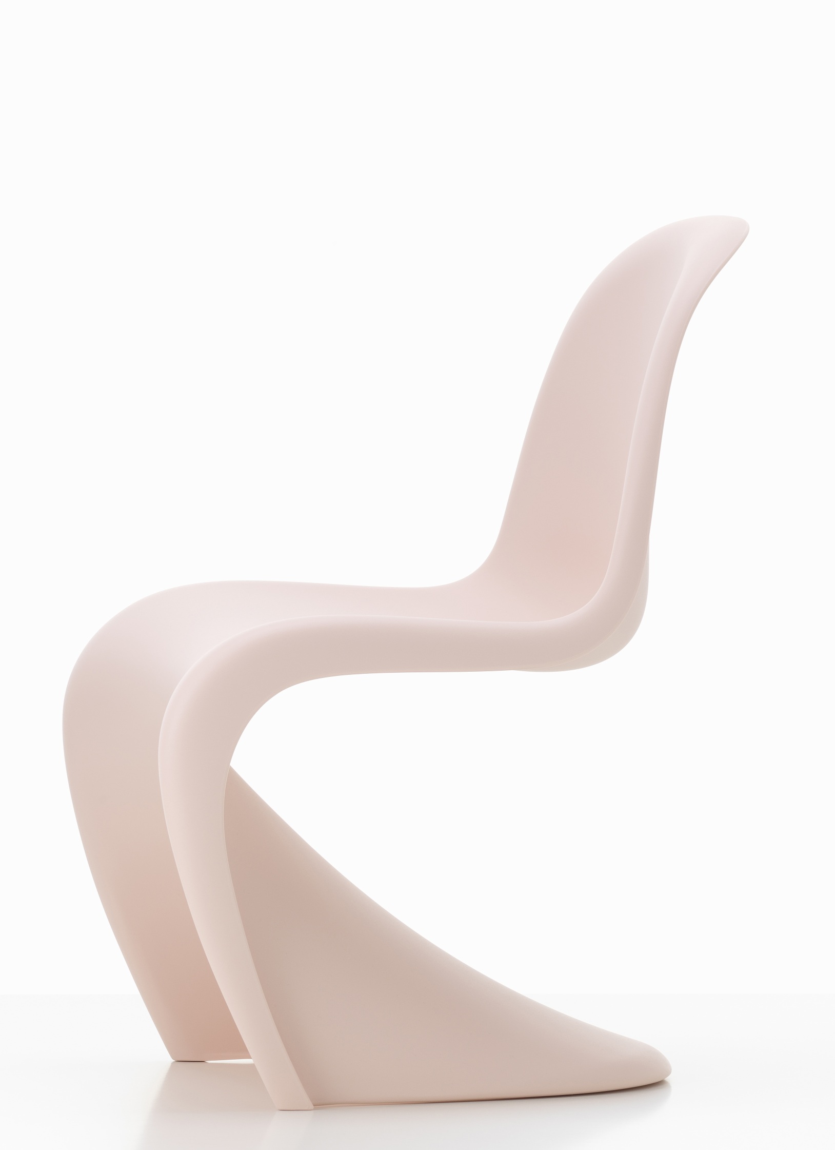 Zartrosa Panton Junior Stuhl von Vitra, ein moderner Designklassiker für Kinderzimmer.