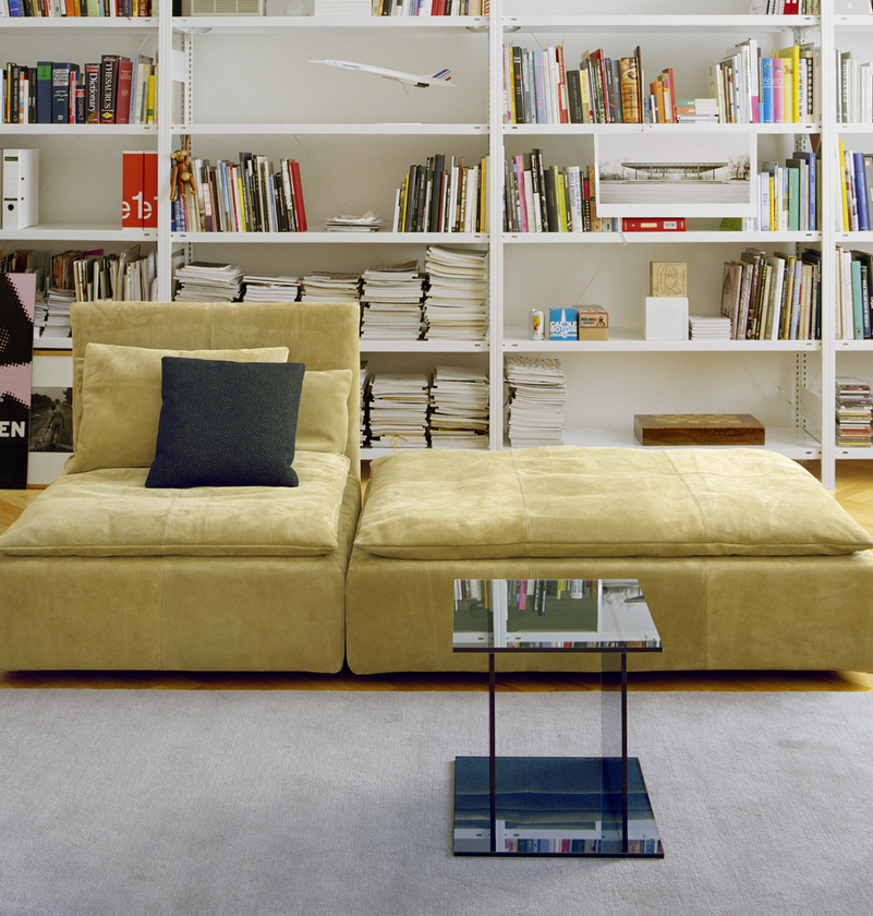 CT07 Drei Beistelltisch dunkelblau e15