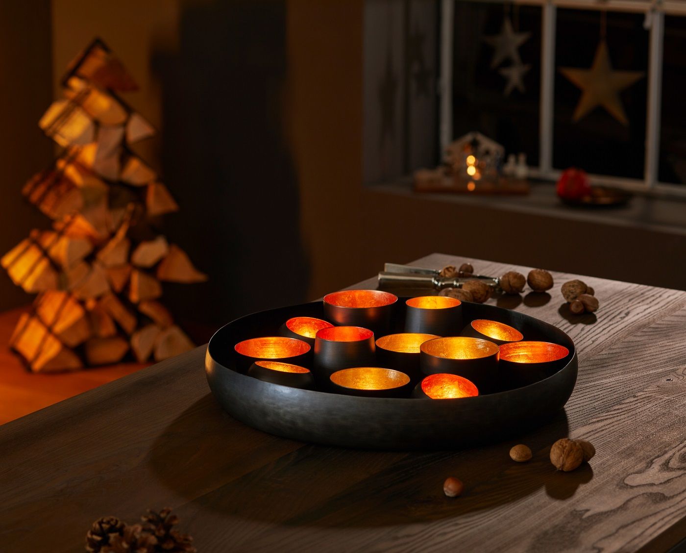 Philippi Santa Lucia Tablett mit 12 Teelichtern aus Stahl, stimmungsvolle Weihnachtsdekoration.