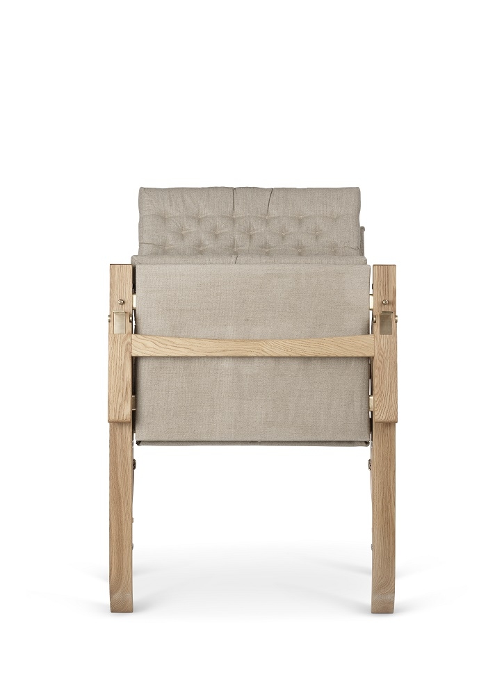 Rückansicht des FK11 Plico Chair Sessels von Carl Hansen & Søn mit hellem Holzrahmen.