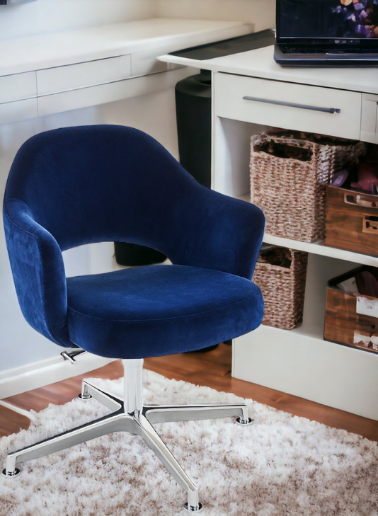 Blauer Saarinen Konferenzstuhl mit Armlehne und 4-Stern Drehfuß, ideal für moderne Büros.