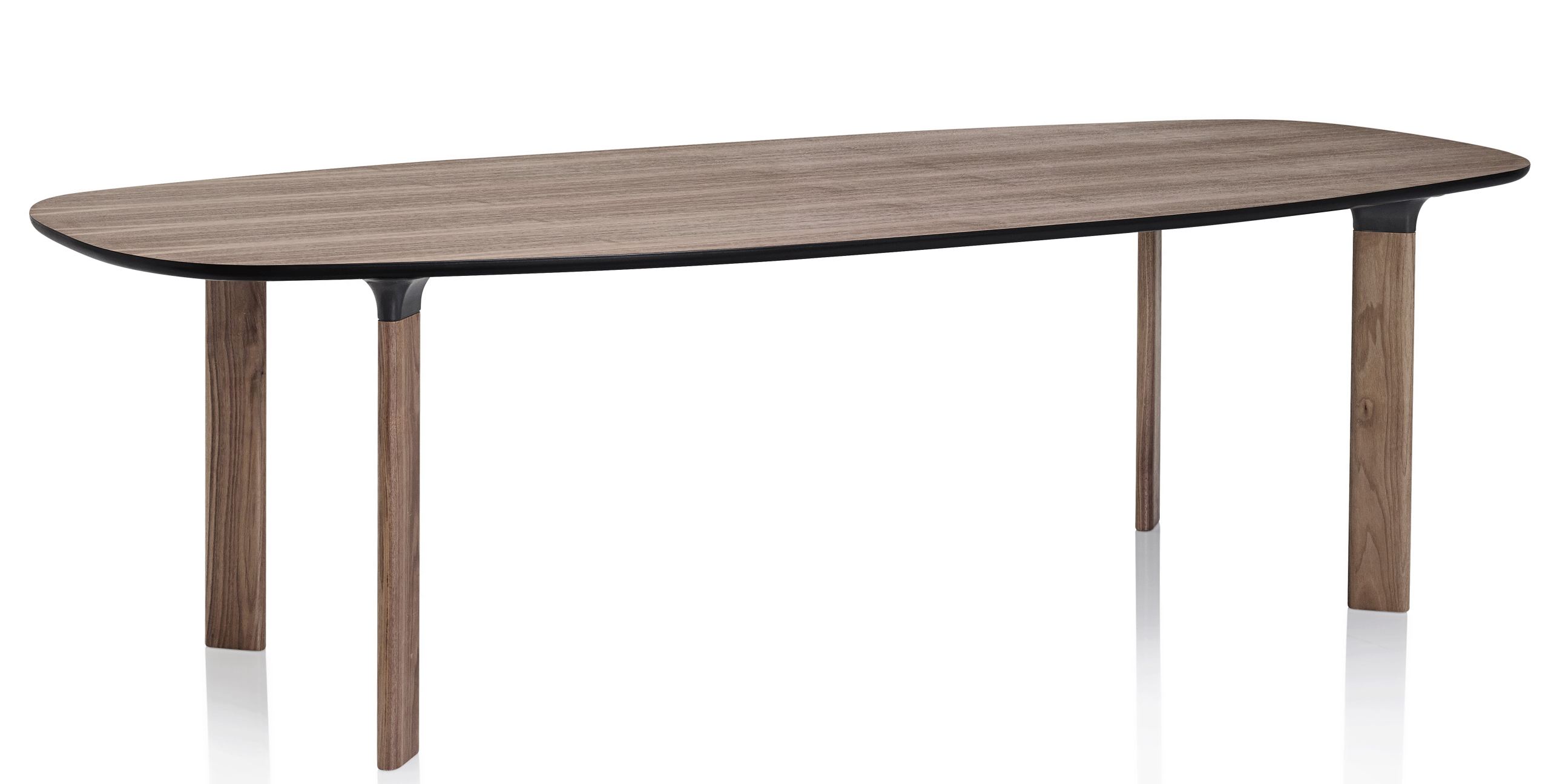 Analog Tisch von Fritz Hansen mit ovaler Tischplatte aus Holz und vier Holzbeinen.