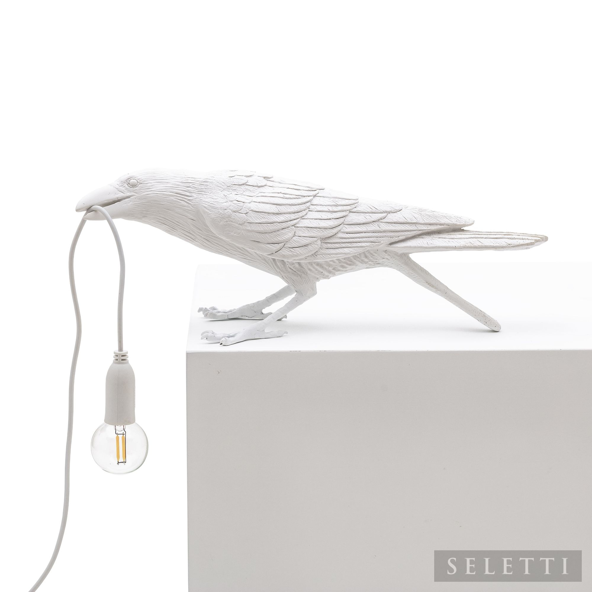 Weiße Bird Lamp Leuchte von Seletti, Vogel hält Glühbirne im Schnabel, modernes Design.
