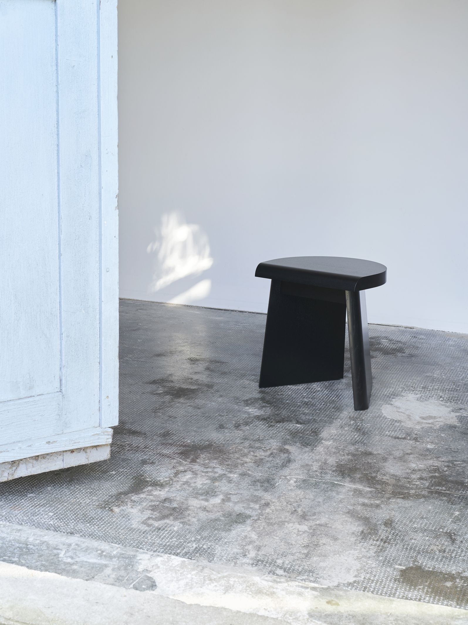 Portao Hocker Favius schwarz gebeizt