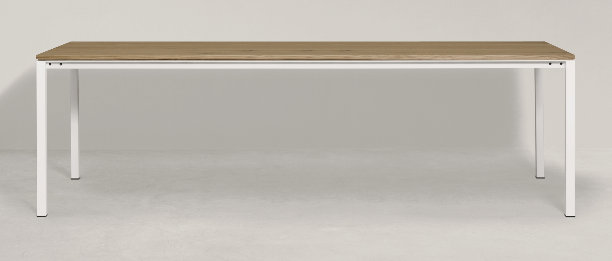 Janua S 600 Tisch mit Eichenplatte und weißem Stahlgestell, moderner Esstisch.