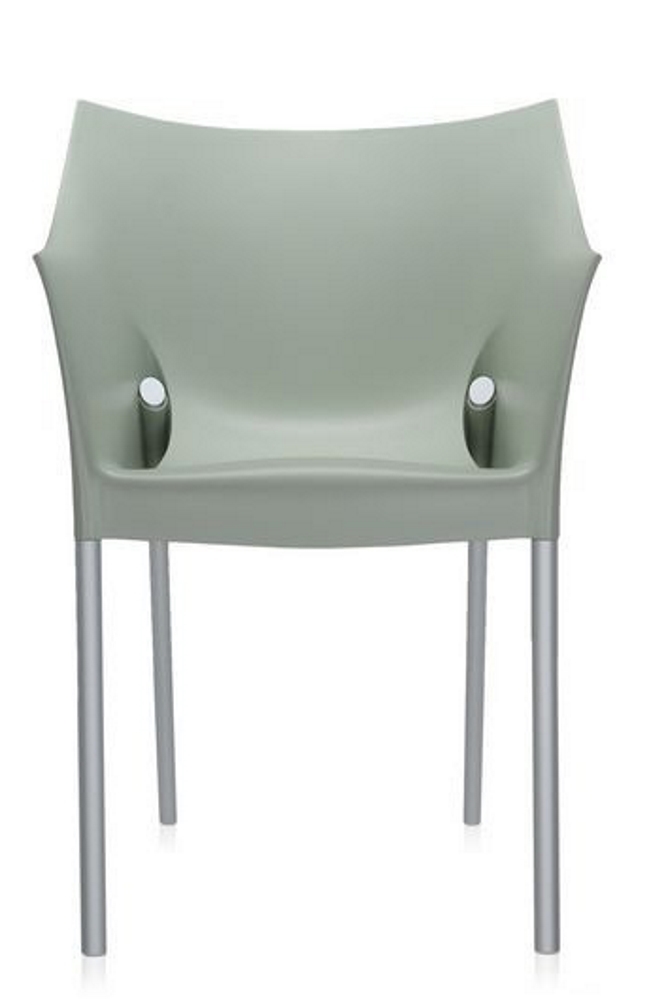 Dr. No Stuhl von Kartell in Wachsweiß mit silberfarbenen Beinen, Frontansicht.