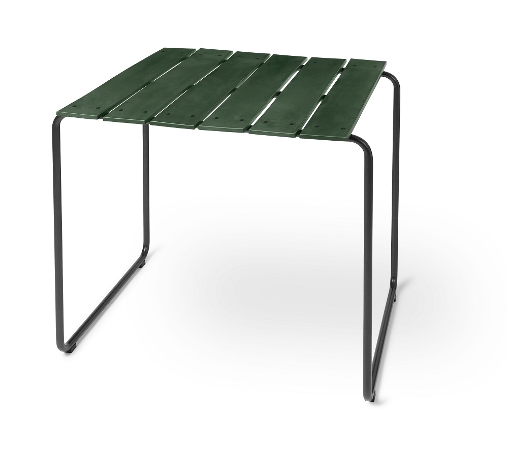 Grüner Ocean Table Outdoor Tisch für 2 Personen mit Lattenrost und schwarzem Gestell.