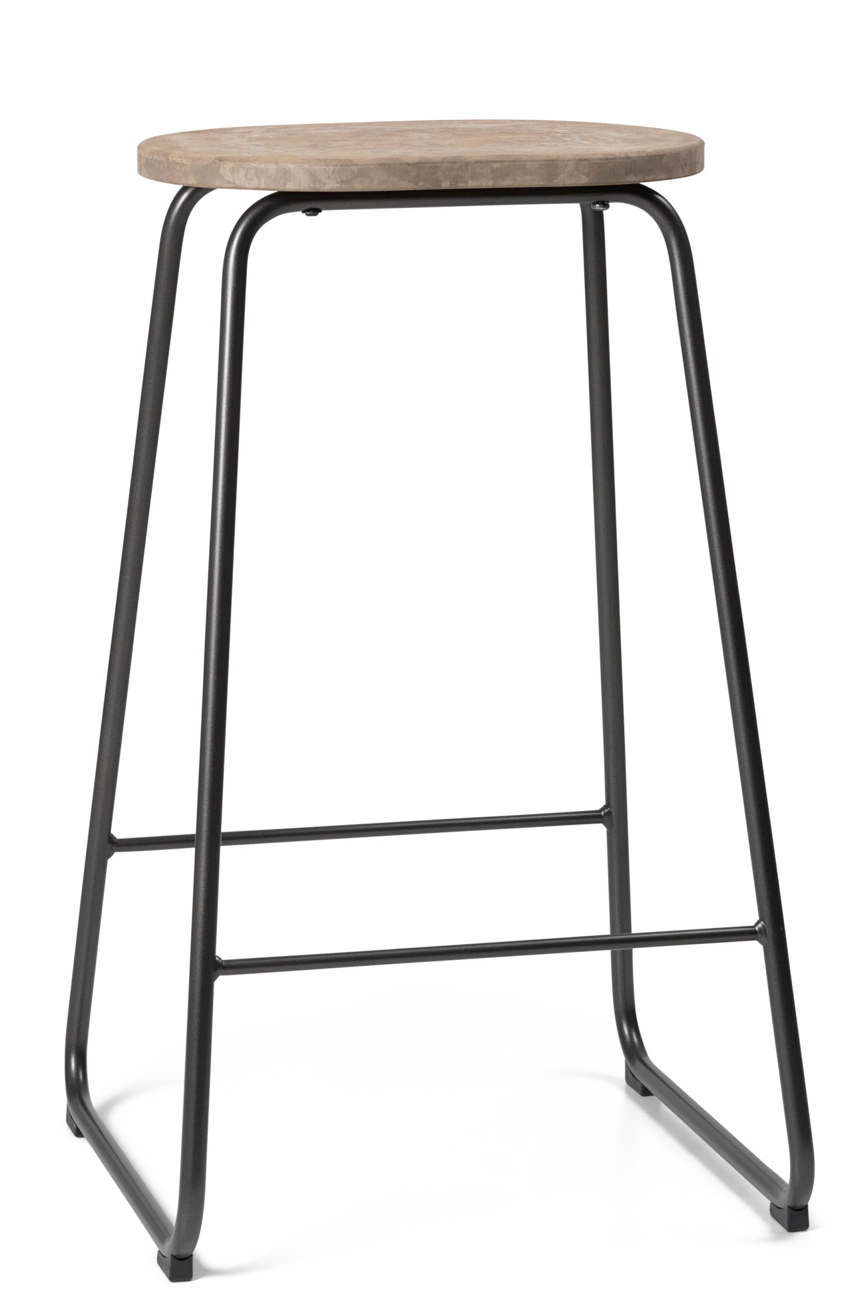 Earth Stool Barhocker mit heller Sitzfläche und schwarzem Metallgestell, Höhe 74 cm.