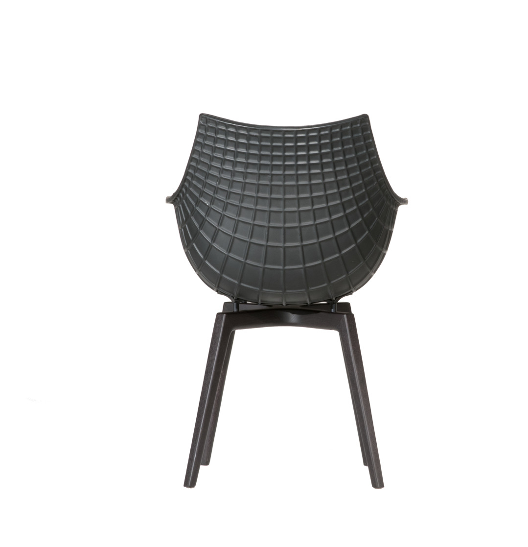 Rückansicht des grauen Meridiana Armlehnstuhls von Driade mit Lederstruktur und dunklem Gestell.