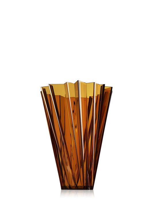 Nahaufnahme der braunen Shanghai Vase von Kartell, eine Designervase aus Kunststoff.