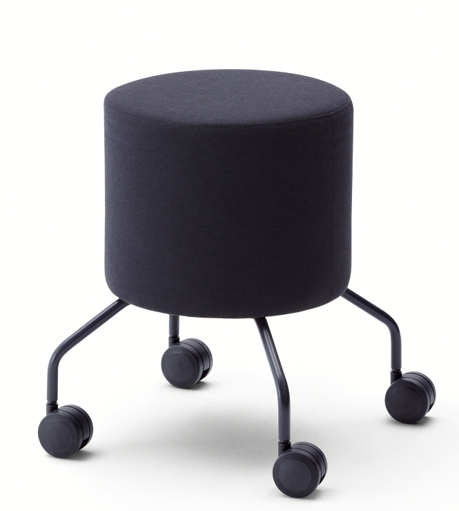 Schwarzer Drop Hocker auf Rollen von Cor, runder Sitzhocker mit Rollen, modernes Design.