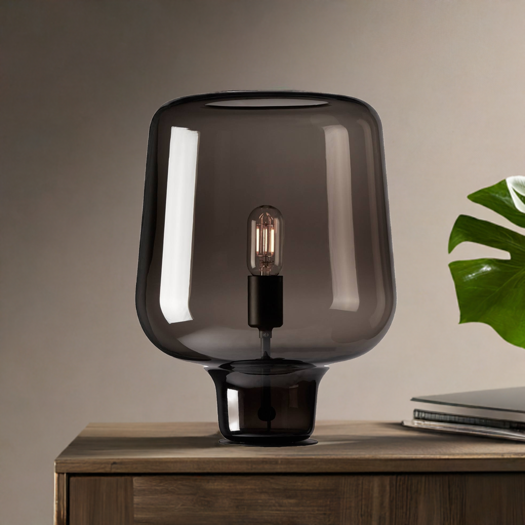 Say My Name Tischleuchte: Graue Glas Tischlampe mit Glühbirne, modernes Design für Wohnzimmer.