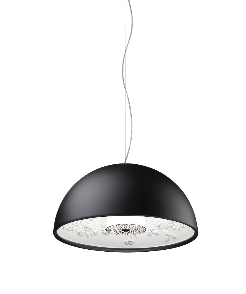 Schwarze Skygarden Pendelleuchte von Flos mit floralem Dekor an der Innenseite. Hängelampe für Wohnzimmer.