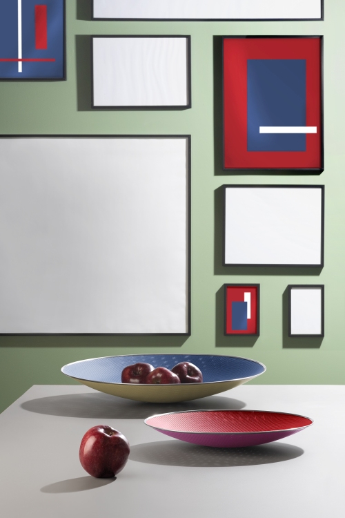 Alessi Cohncave Schale in Rot und Violett, dekorative Designschale für Obst oder Deko.