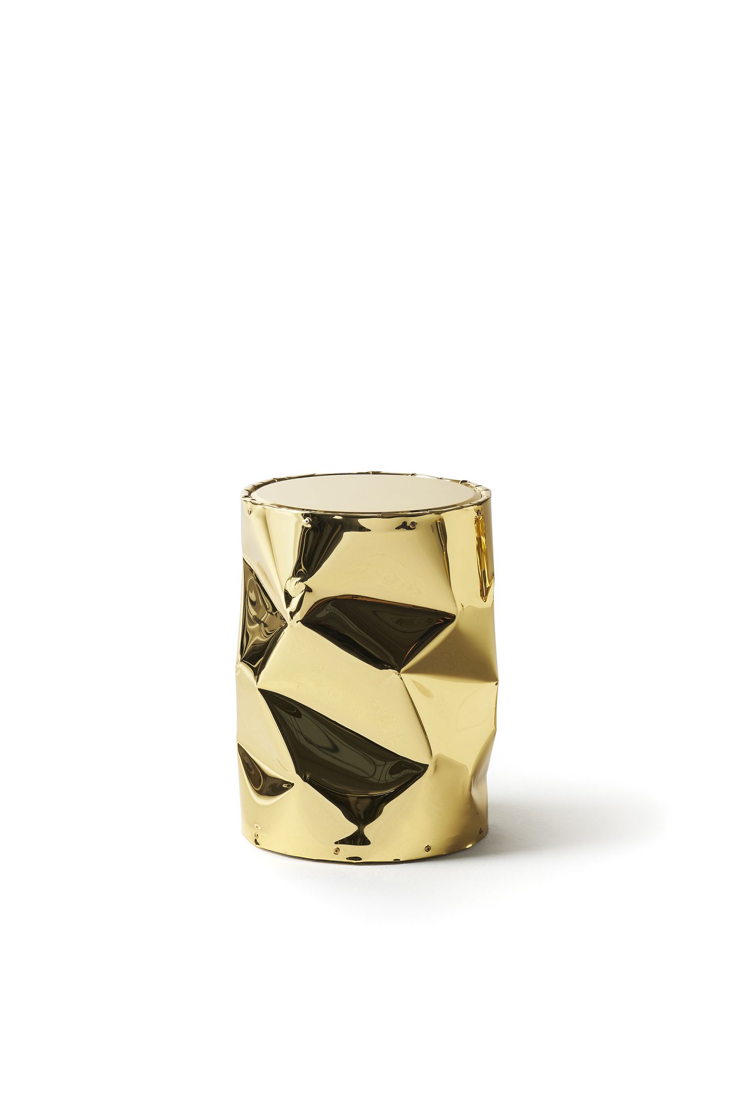 Goldener TAB.U Beistelltisch/Hocker von Opinion Ciatti mit geometrischem Design, ideal als moderner Akzent im Wohnzimmer.