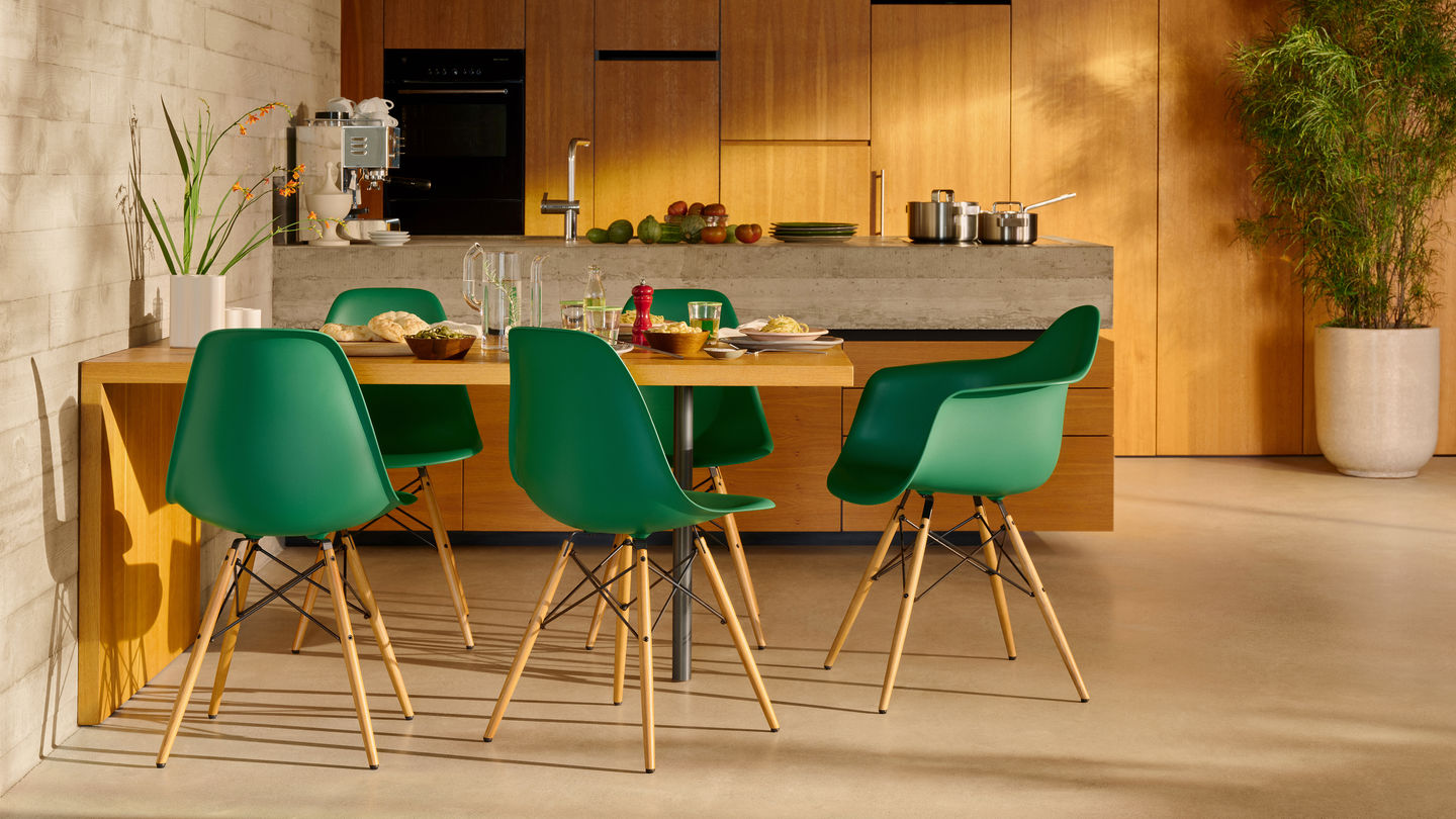 Eames Plastic Arm Chair DAW Stuhl Vitra