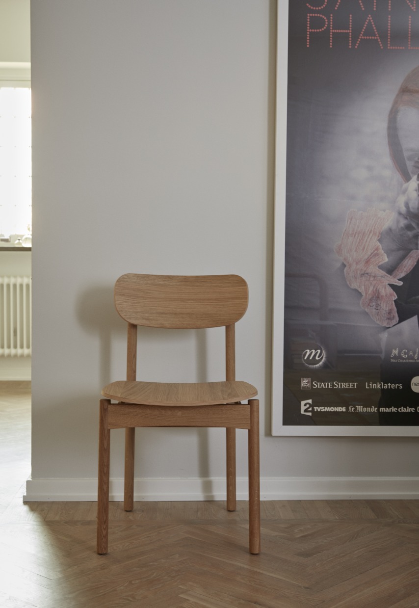 Vester Chair Stuhl von Skagerak by Fritz Hansen, Holzstuhl mit abgerundeter Rückenlehne.