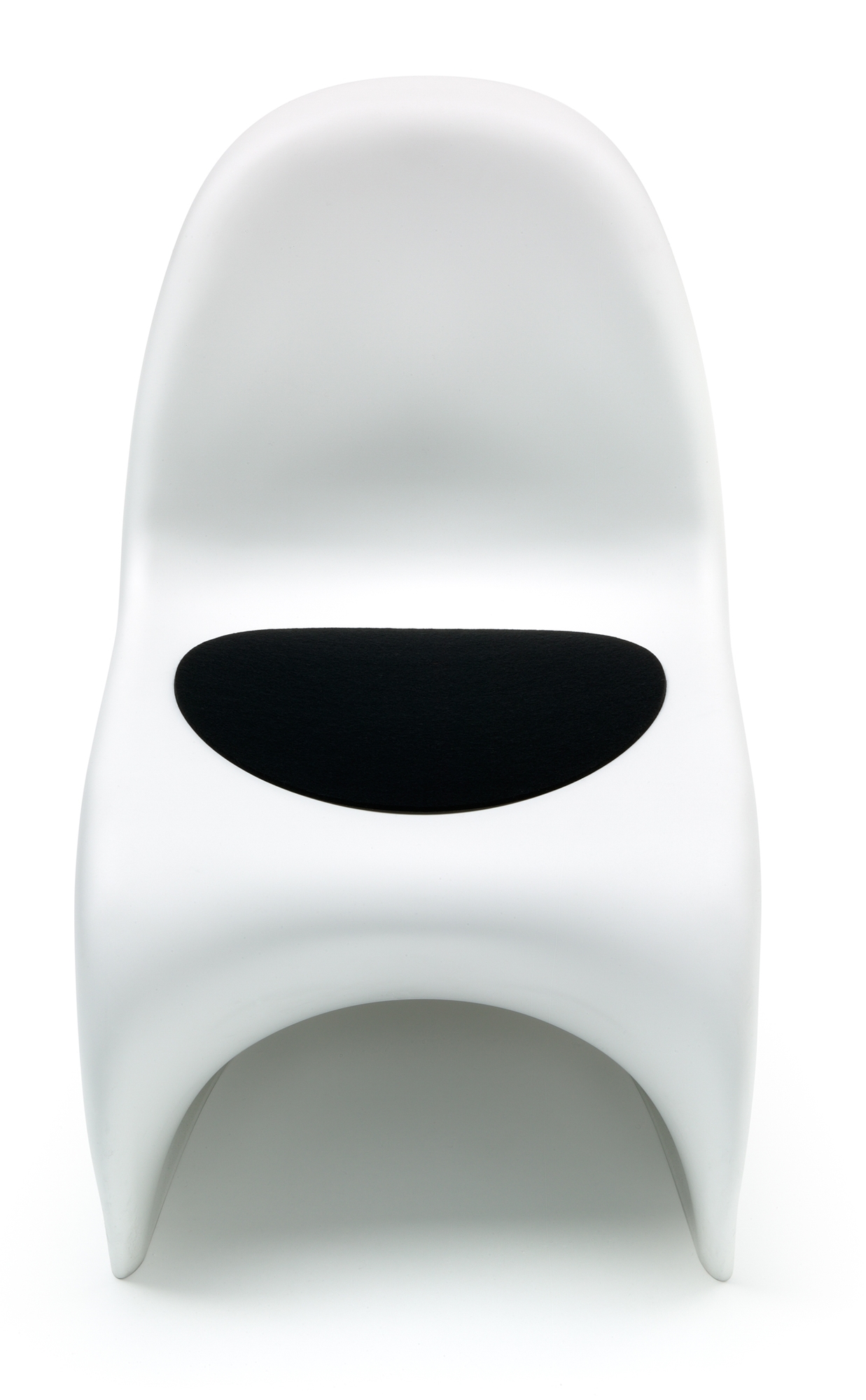 Weißer Panton Chair mit schwarzer Filz Sitzauflage von Hey Sign für bequemes Sitzen.