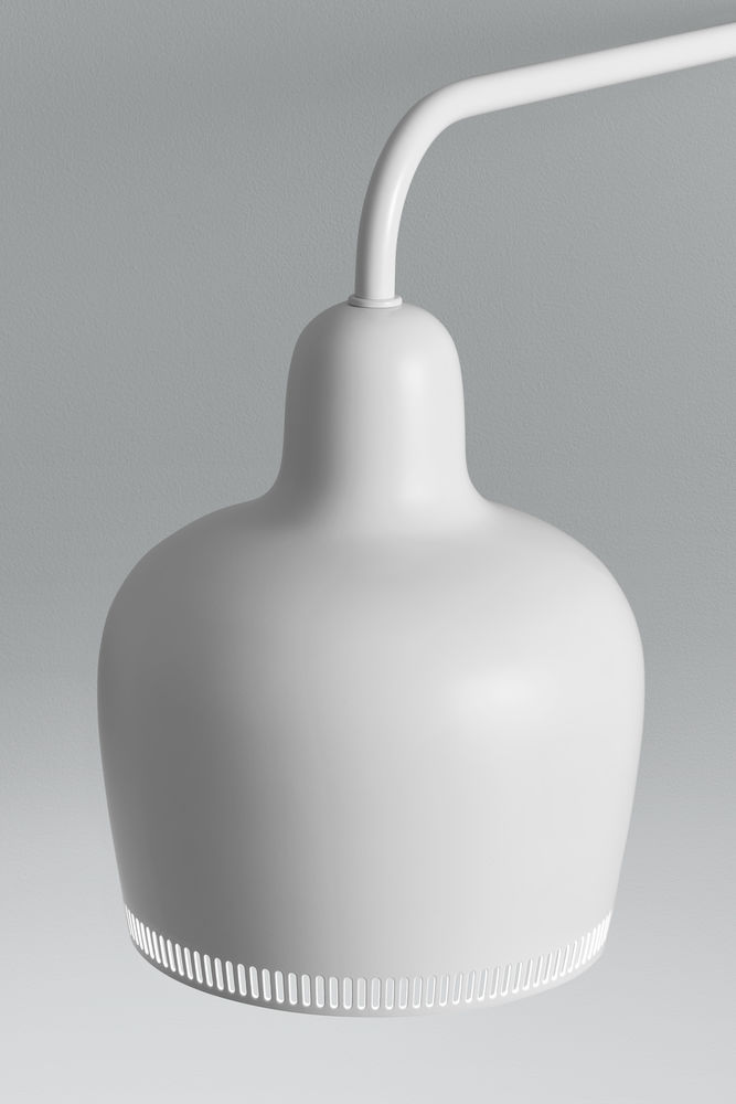 Weiße A330S Wandleuchte von Artek. Moderne Innenleuchte mit sanftem Licht und minimalistischem Design.