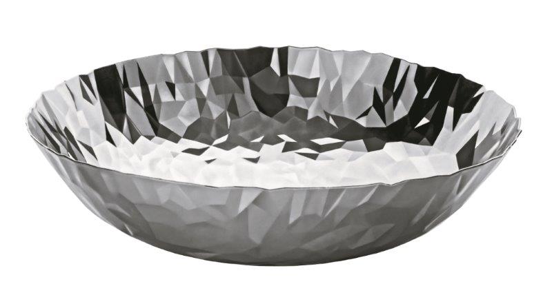 Nahaufnahme der Alessi Joy n.1 Schale, ein silberner Tafelaufsatz mit geometrischem Design.