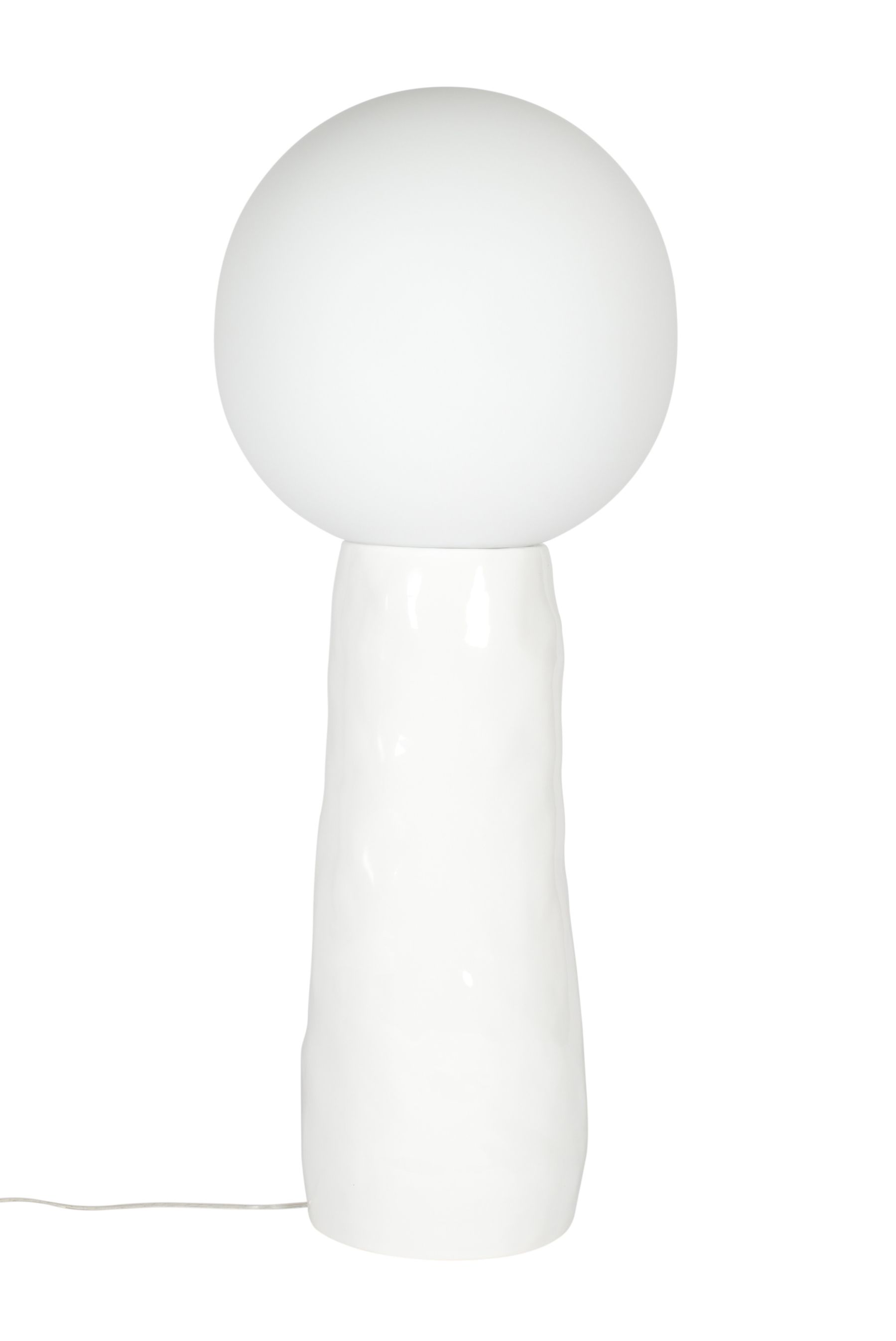 Weiße Kokeshi Stehleuchte von Pulpo mit rundem Schirm und organisch geformter Basis.