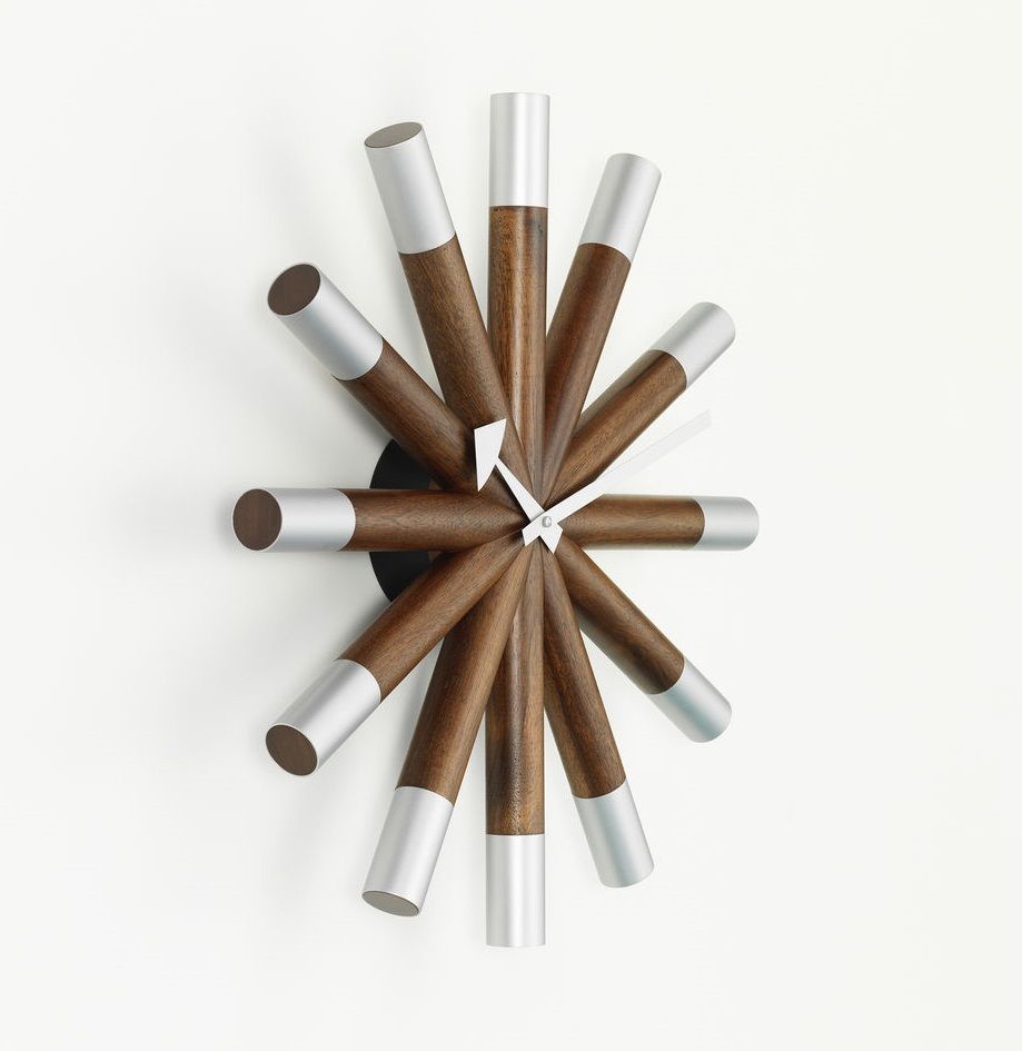 Vitra Wheel Clock Wanduhr aus Holz und Aluminium, modernes Designobjekt für Wohnzimmer und Büro.