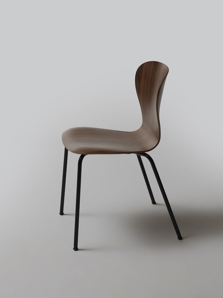 Thonet Formholzstuhl S 220 ohne Armlehne mit schwarzem Stahlgestell, moderner Holzstuhl für Esszimmer.